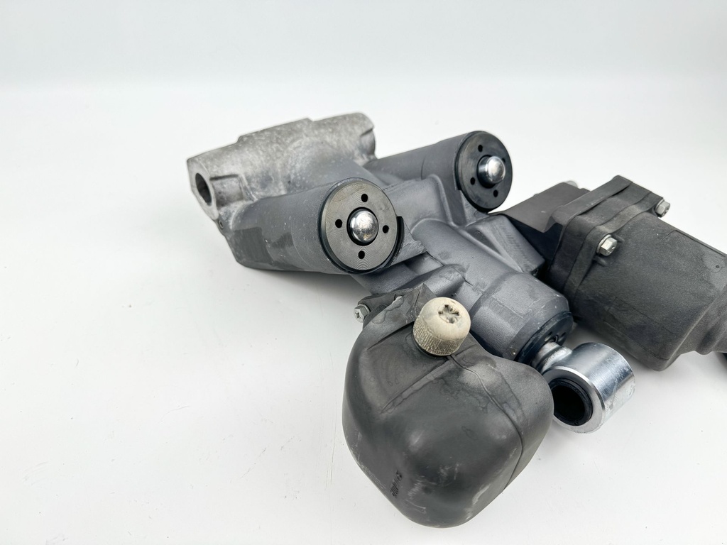 2005 Honda 90 HP 4 Stroke Outboard Power Trim Tilt Unit 56000-ZW1-708 OEM