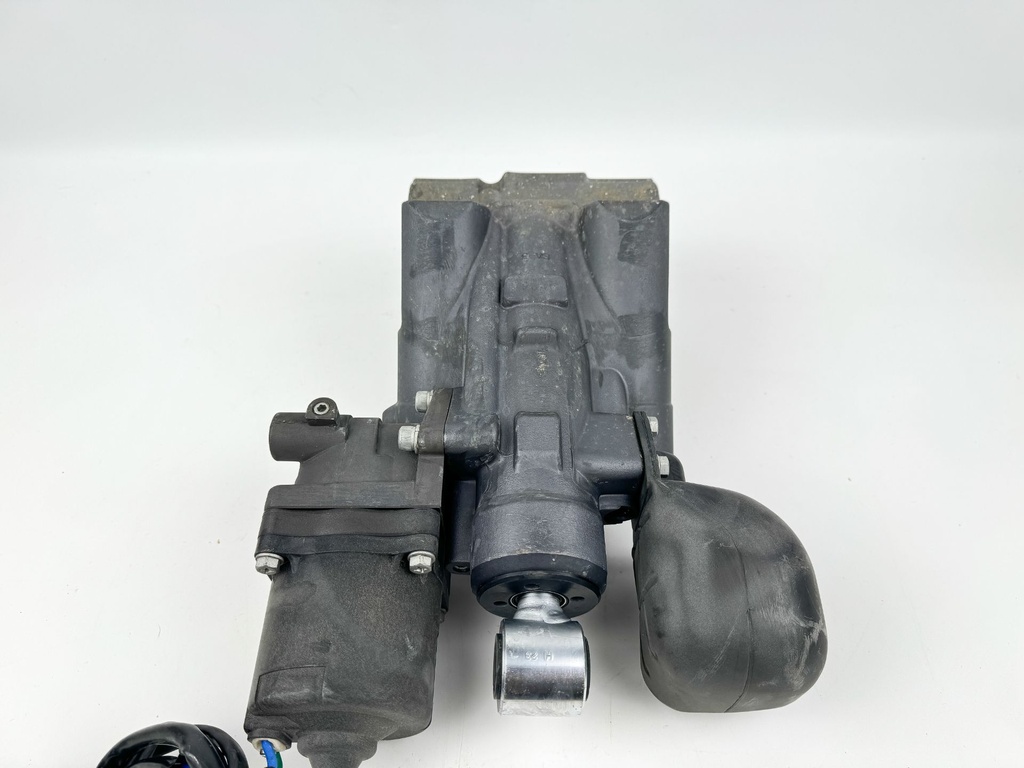 2005 Honda 90 HP 4 Stroke Outboard Power Trim Tilt Unit 56000-ZW1-708 OEM