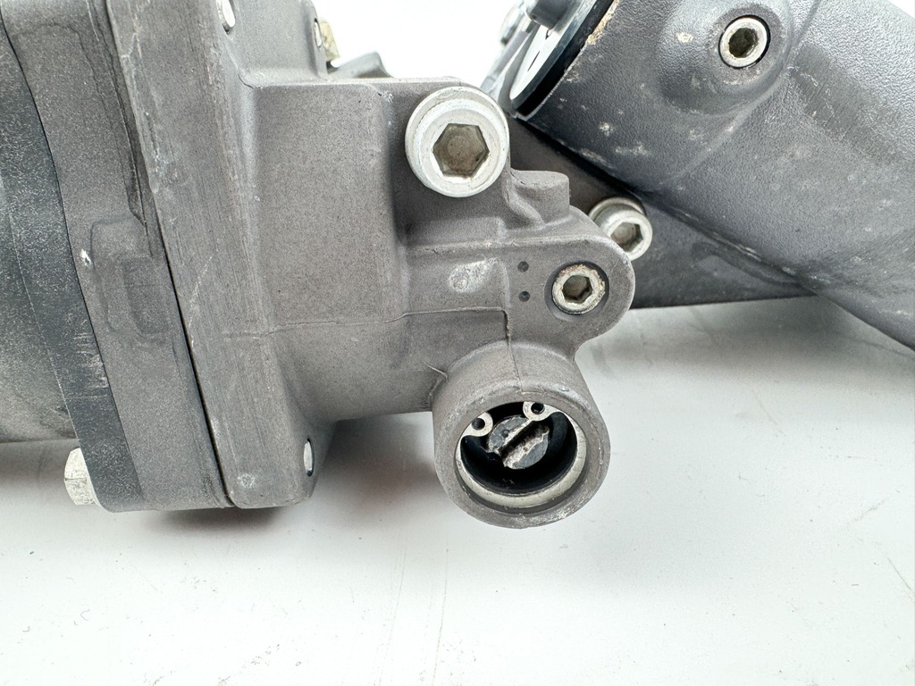 2005 Honda 90 HP 4 Stroke Outboard Power Trim Tilt Unit 56000-ZW1-708 OEM