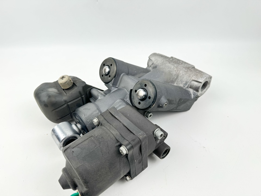 2005 Honda 90 HP 4 Stroke Outboard Power Trim Tilt Unit 56000-ZW1-708 OEM