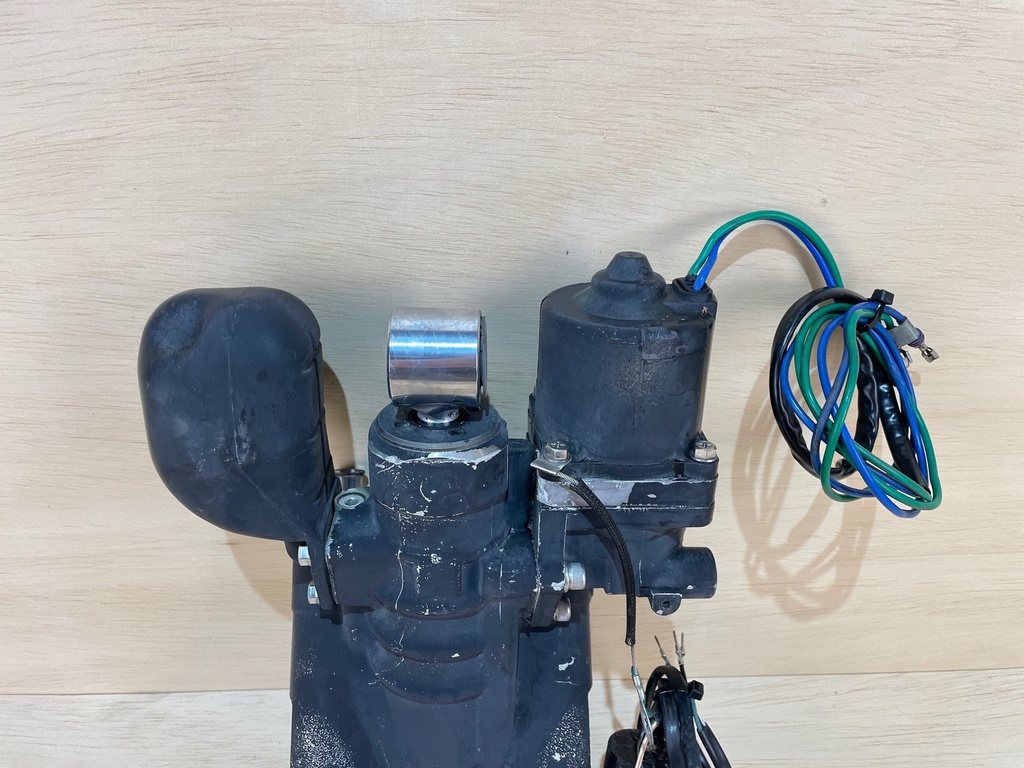 OMC Johnson Evinrude Hydraulic Power Trim And Tilt Assembly Unit Used