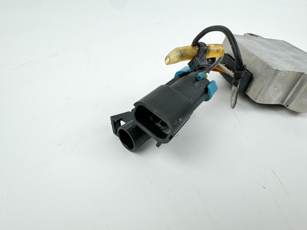 2003 Mercury 60 HP 4 Stroke Outboard Voltage Regulator 883071T1 OEM