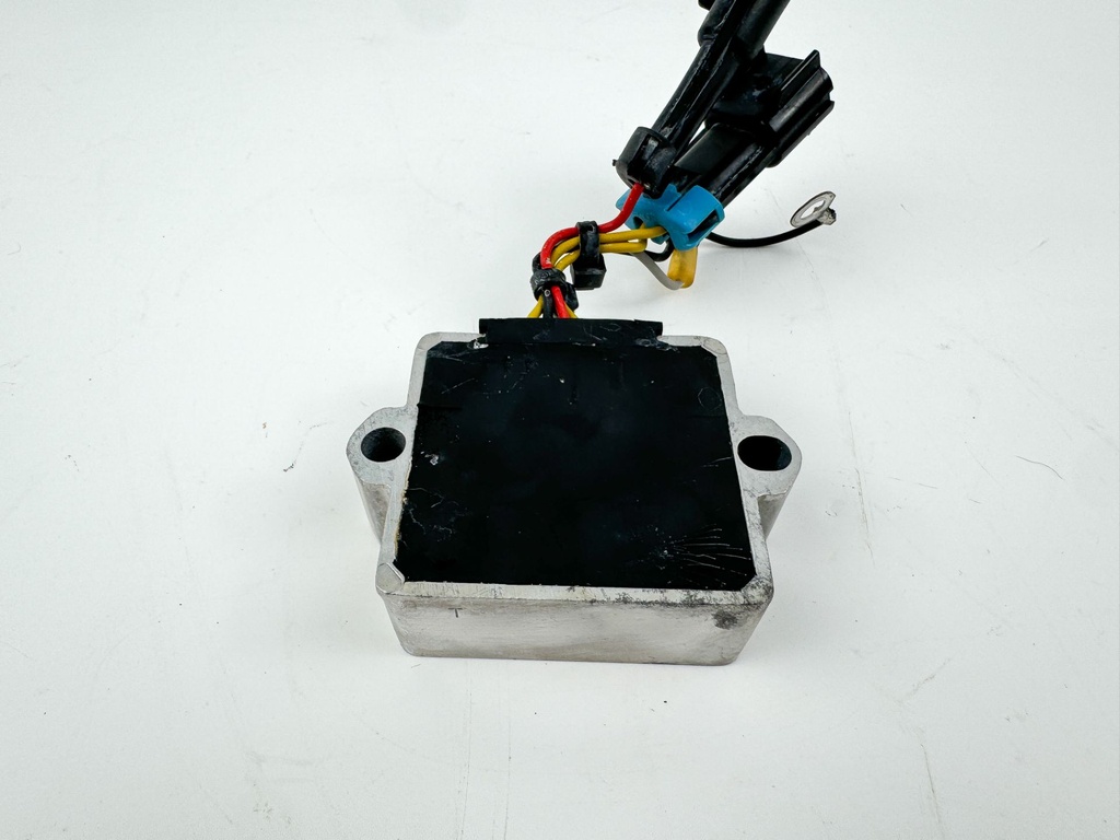 2003 Mercury 60 HP 4 Stroke Outboard Voltage Regulator 883071T1 OEM
