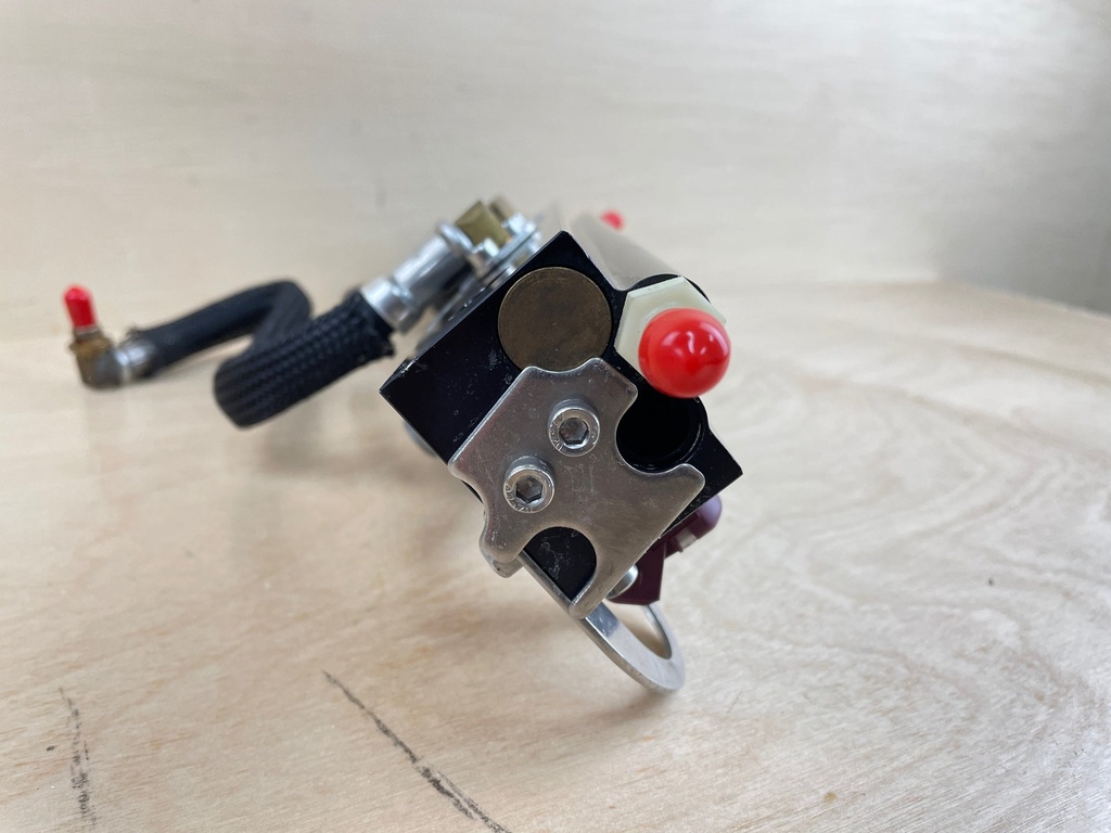 2010 Mercury 115HP Optimax 2 Stroke Outboard Fuel Rail Assembly 895750T02