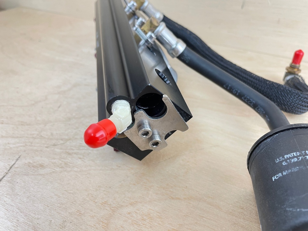 2010 Mercury 115HP Optimax 2 Stroke Outboard Fuel Rail Assembly 895750T02