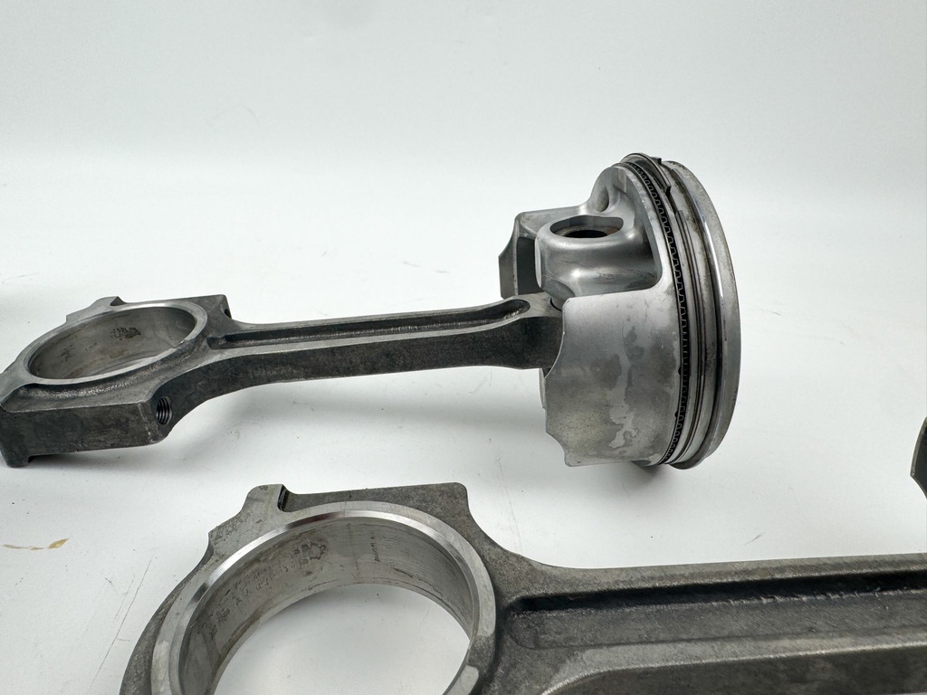 2005 Yamaha 150HP 4 Stroke Outboard Piston & Connecting Rod Set 63P-W1164-01-00