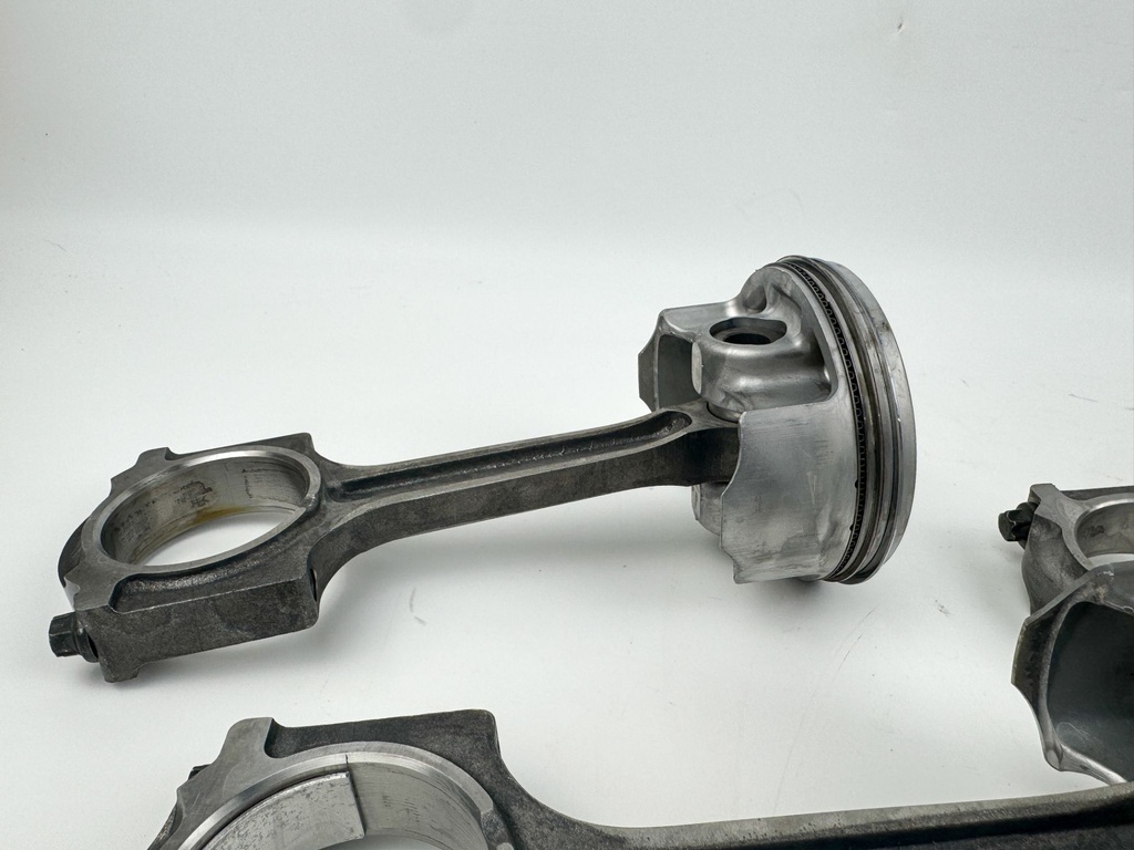 2005 Yamaha 150HP 4 Stroke Outboard Piston & Connecting Rod Set 63P-W1164-01-00