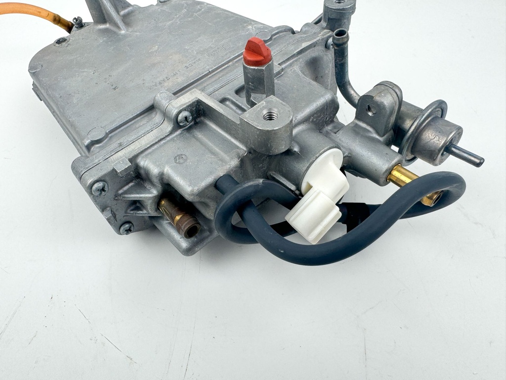 2011 Yamaha 150 HP 4 Stroke Outboard VST Float Chamber Assembly 63P-14180-02-00 OEM