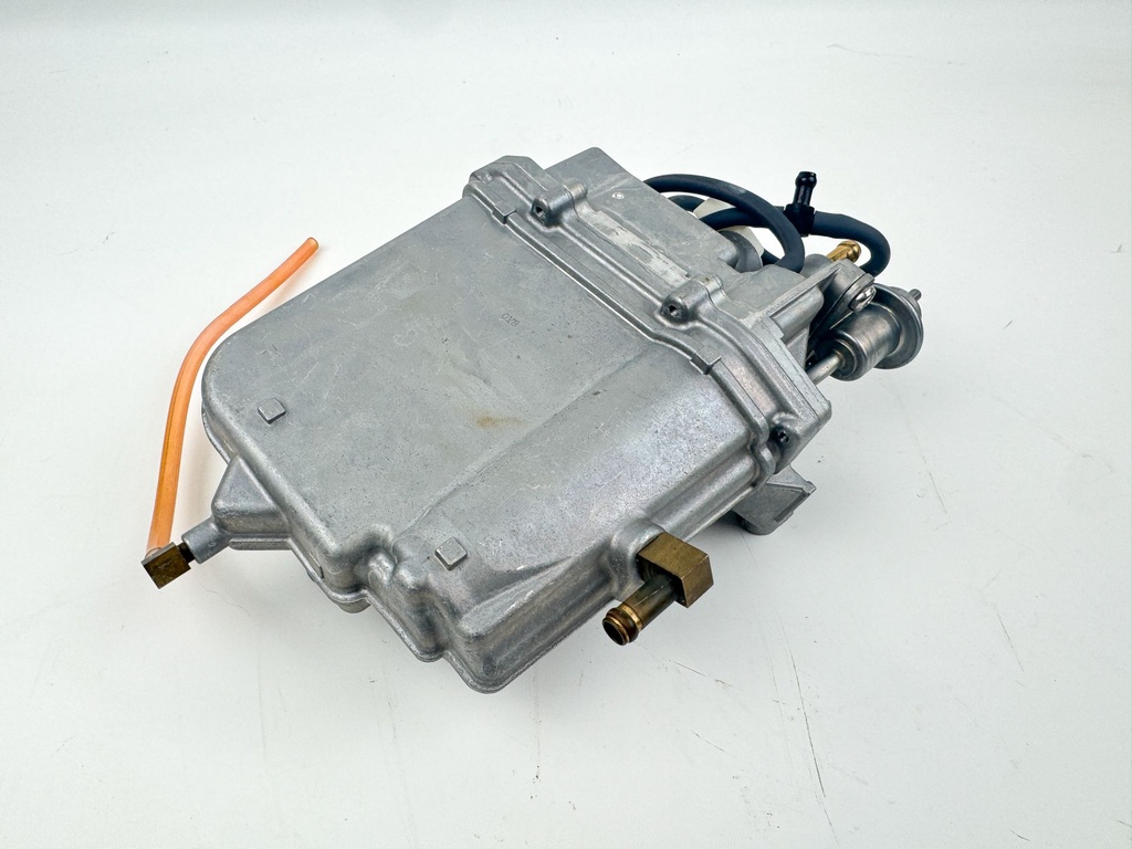 2011 Yamaha 150 HP 4 Stroke Outboard VST Float Chamber Assembly 63P-14180-02-00 OEM