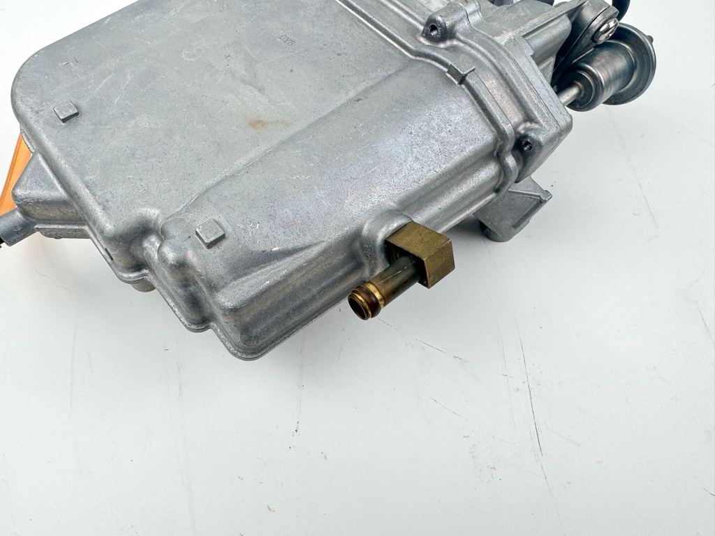 2011 Yamaha 150 HP 4 Stroke Outboard VST Float Chamber Assembly 63P-14180-02-00 OEM