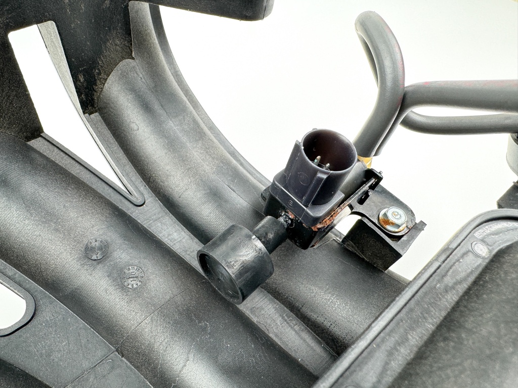 2007 Honda 150 HP 4 Stroke Outboard Intake Manifold 17110-ZY6-003 OEM