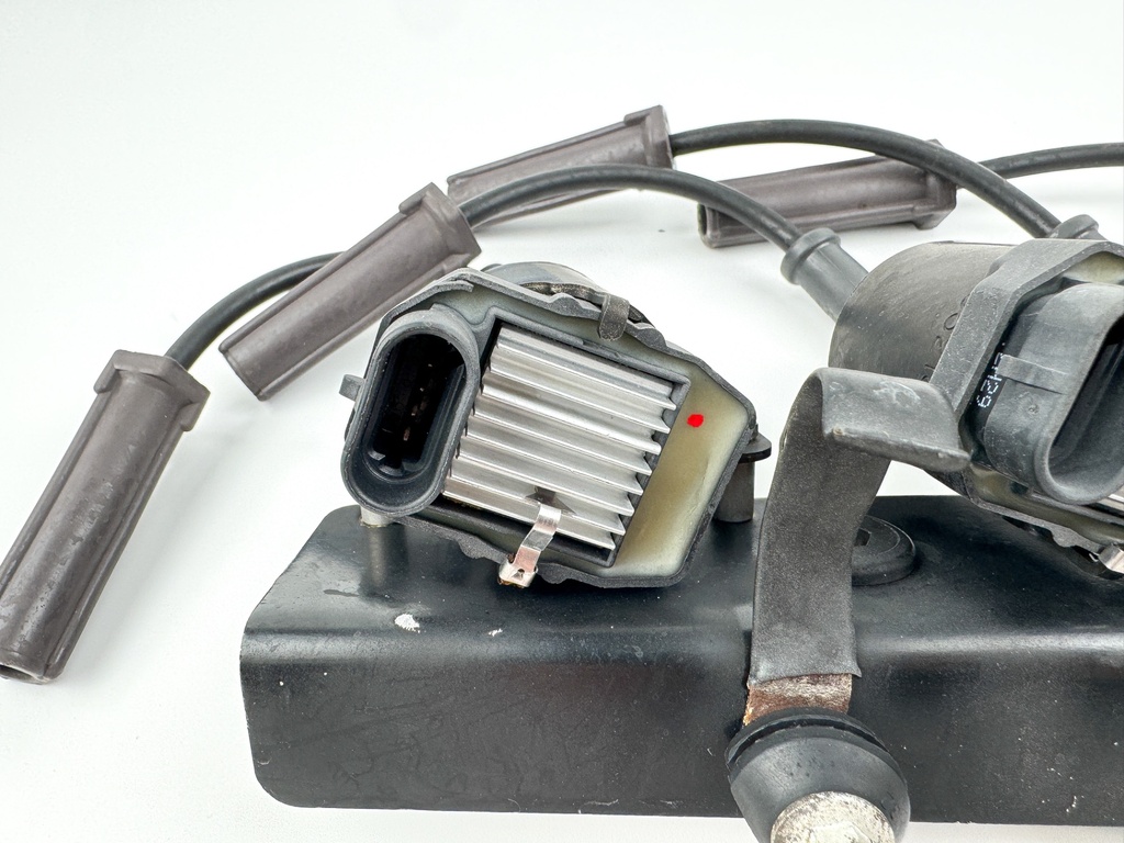 2003 Mercury 60 HP 4 Stroke Outboard Ignition Coil Set W/ Plate 877807A2 OEM