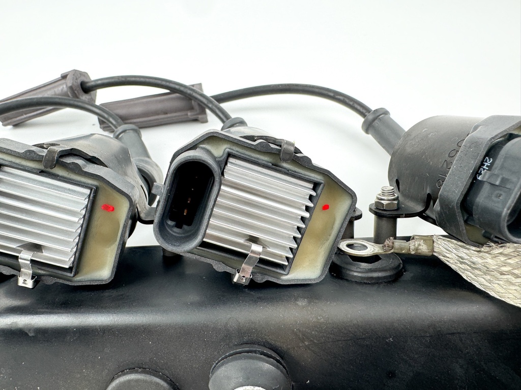 2003 Mercury 60 HP 4 Stroke Outboard Ignition Coil Set W/ Plate 877807A2 OEM