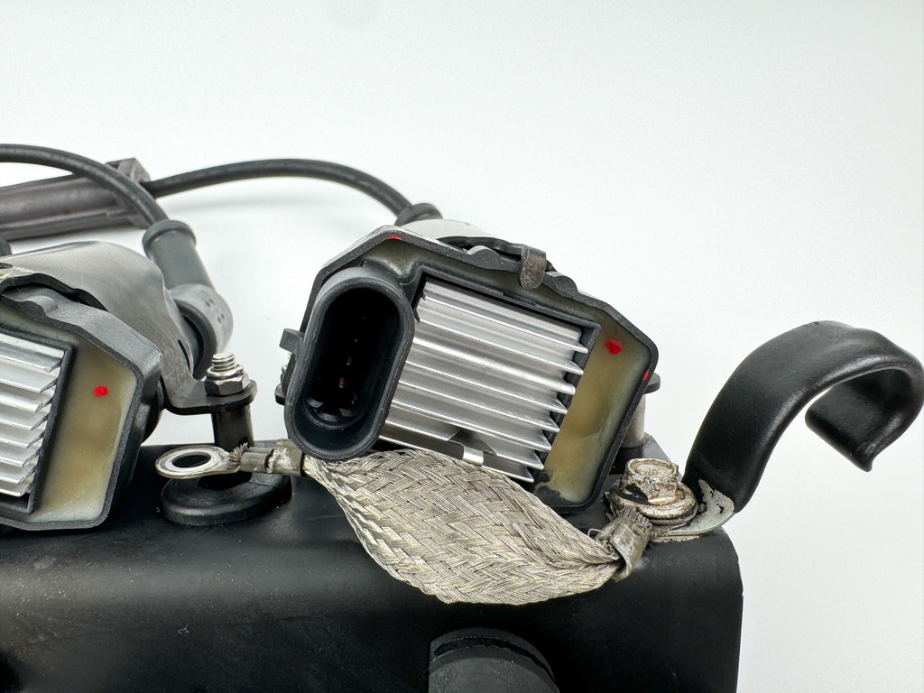 2003 Mercury 60 HP 4 Stroke Outboard Ignition Coil Set W/ Plate 877807A2 OEM