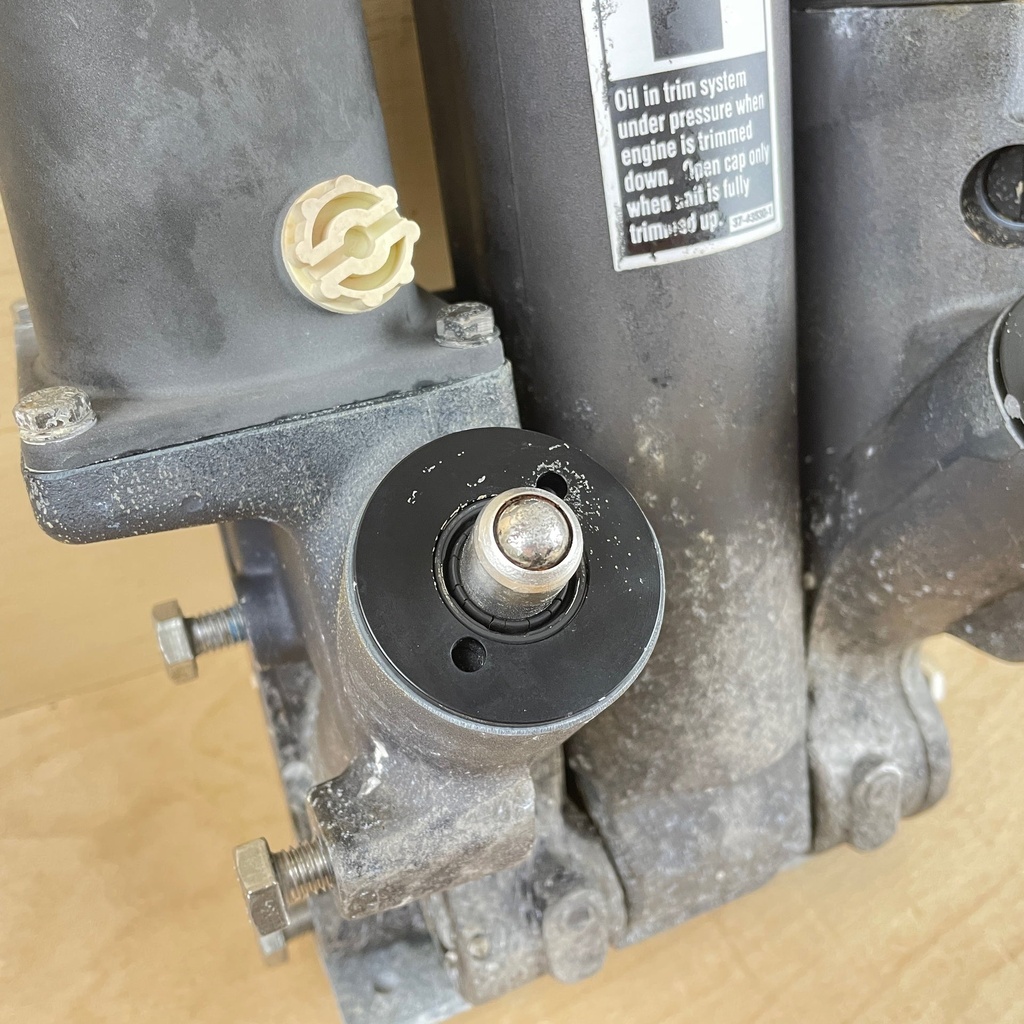 2000 Mercury 200HP 2 Stroke Optimax Power Trim & Tilt Unit Assembly 826729T2