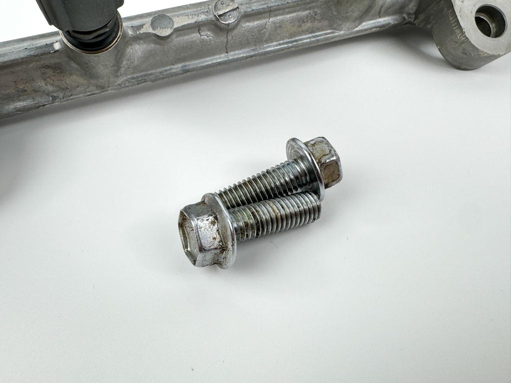 2005 Suzuki 60 HP 4 Stroke Outboard Fuel Injector Set W/ Rail 15710-66D00 OEM