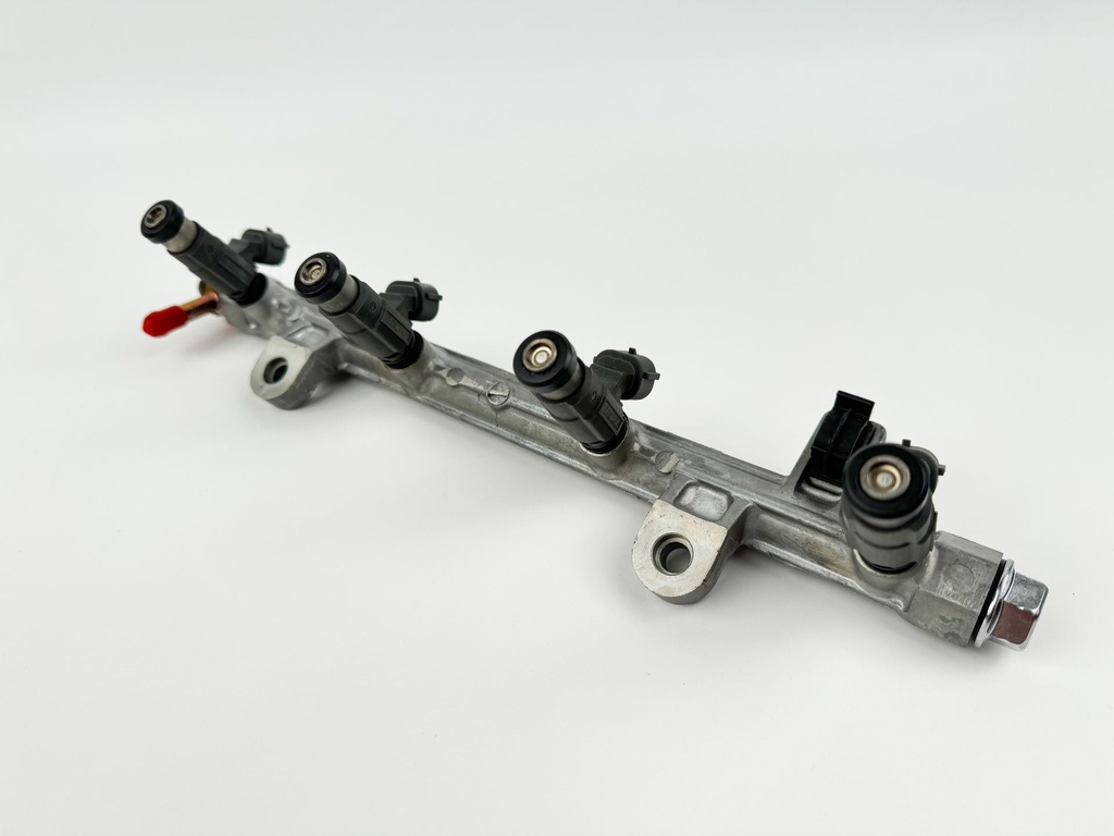 2005 Suzuki 60 HP 4 Stroke Outboard Fuel Injector Set W/ Rail 15710-66D00 OEM