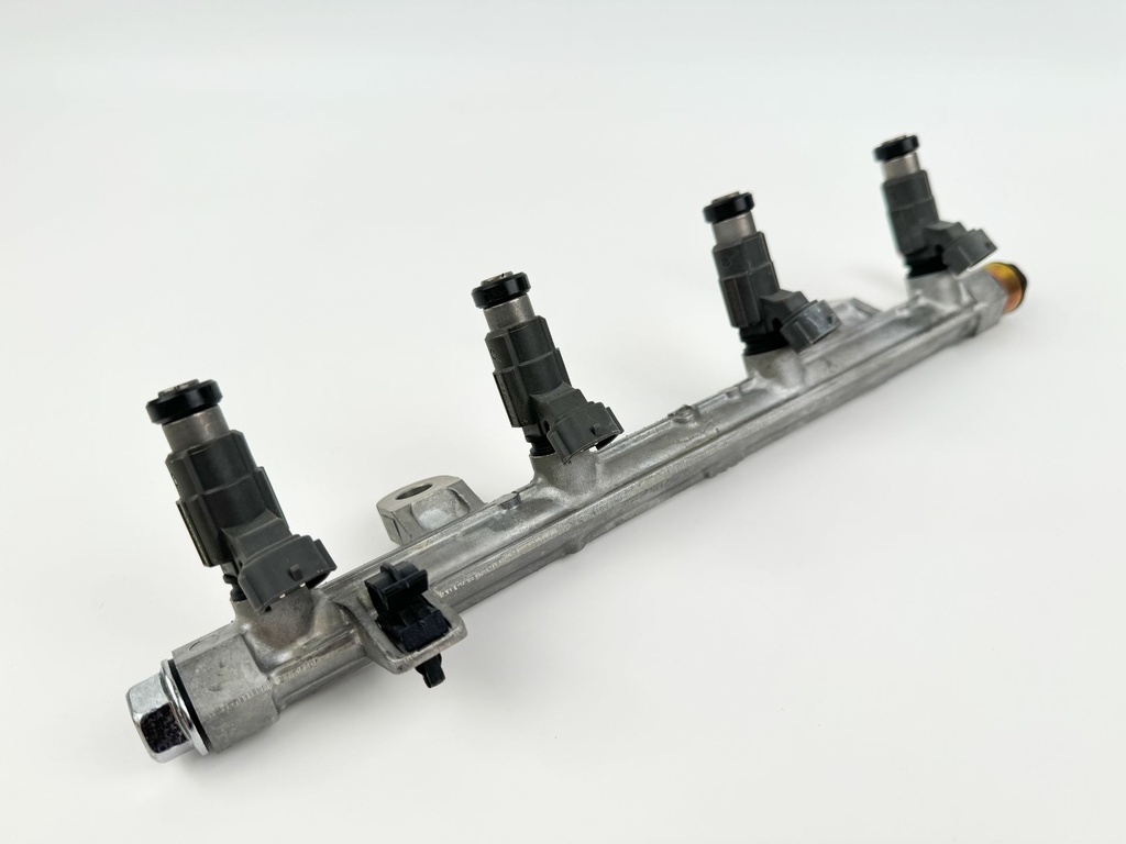 2005 Suzuki 60 HP 4 Stroke Outboard Fuel Injector Set W/ Rail 15710-66D00 OEM