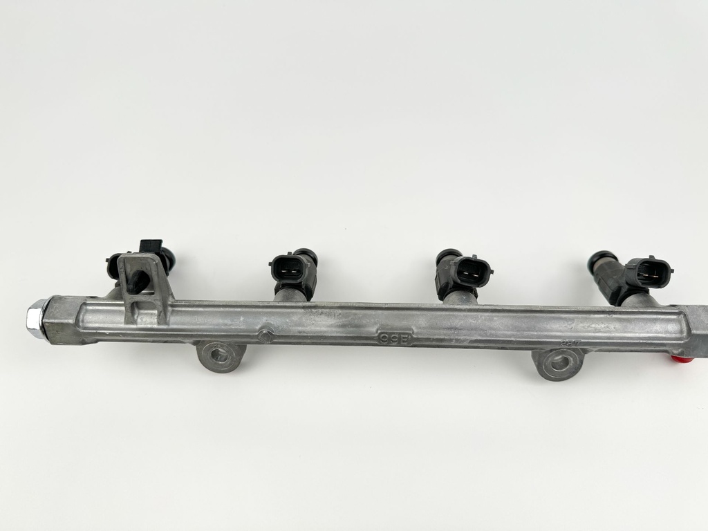 2005 Suzuki 60 HP 4 Stroke Outboard Fuel Injector Set W/ Rail 15710-66D00 OEM