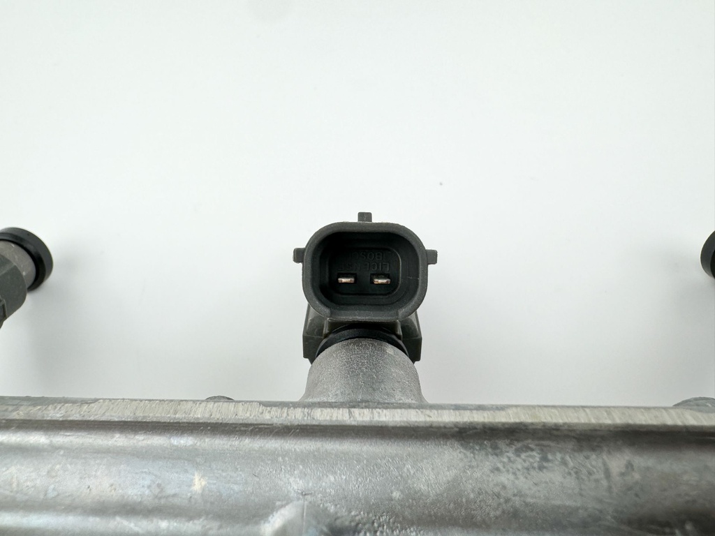 2005 Suzuki 60 HP 4 Stroke Outboard Fuel Injector Set W/ Rail 15710-66D00 OEM