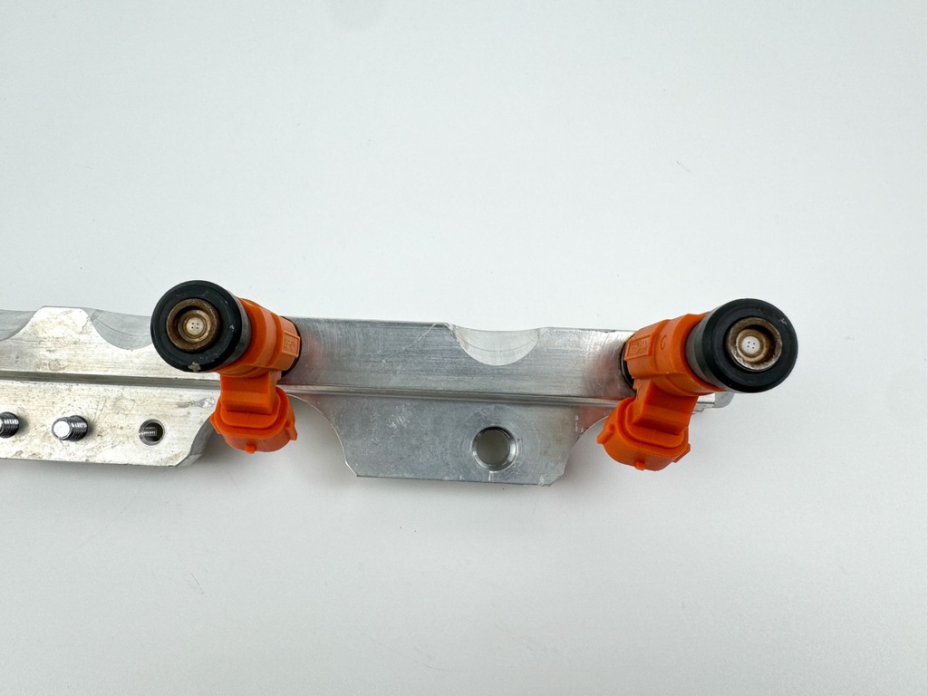 2005 Suzuki 140 HP 4 Stroke Outboard Fuel Injector Set W/ Rail 15710-65D00 OEM