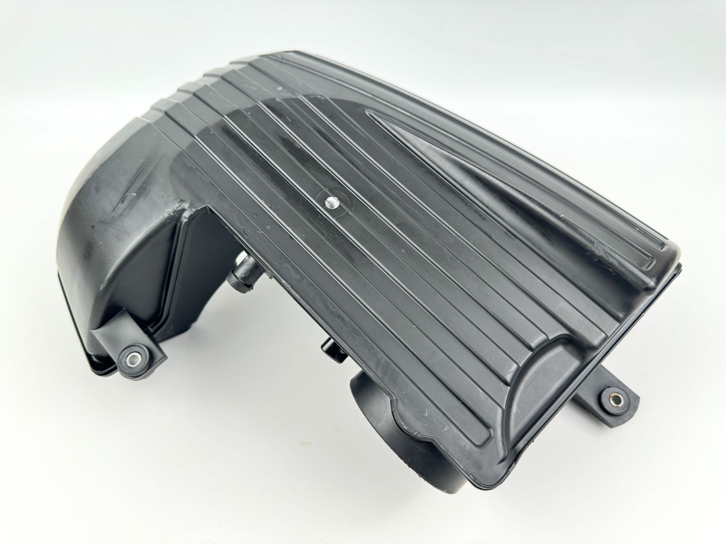 2005 Suzuki 140 HP 4 Stroke Outboard Intake Air Silencer Assembly 13810-90J01 OEM