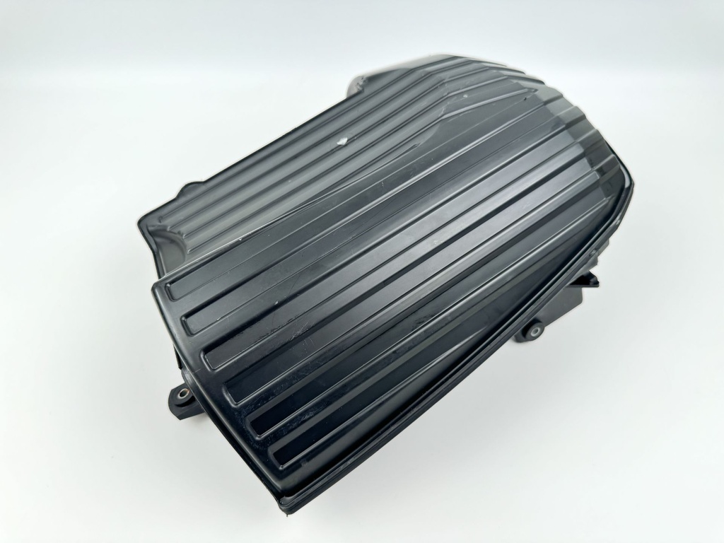 2005 Suzuki 140 HP 4 Stroke Outboard Intake Air Silencer Assembly 13810-90J01 OEM