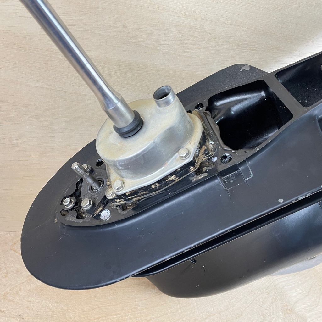 2004 Mercury 75HP 4 Stroke Outboard 20" L Lower Unit Gear Case 2.33:1 888845T03 