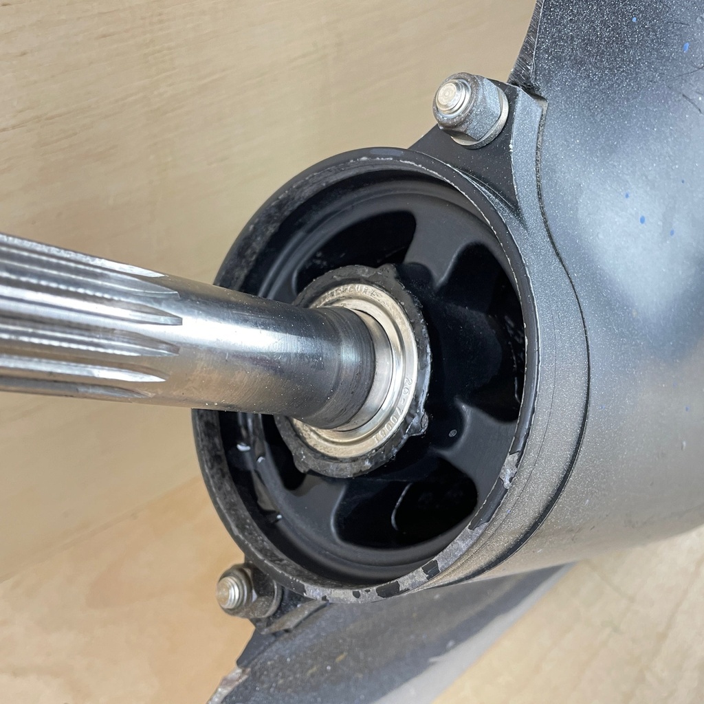 2004 Mercury 75HP 4 Stroke Outboard 20" L Lower Unit Gear Case 2.33:1 888845T03 