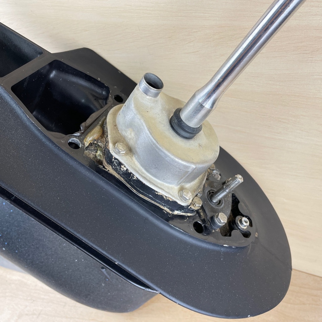 2004 Mercury 75HP 4 Stroke Outboard 20" L Lower Unit Gear Case 2.33:1 888845T03 