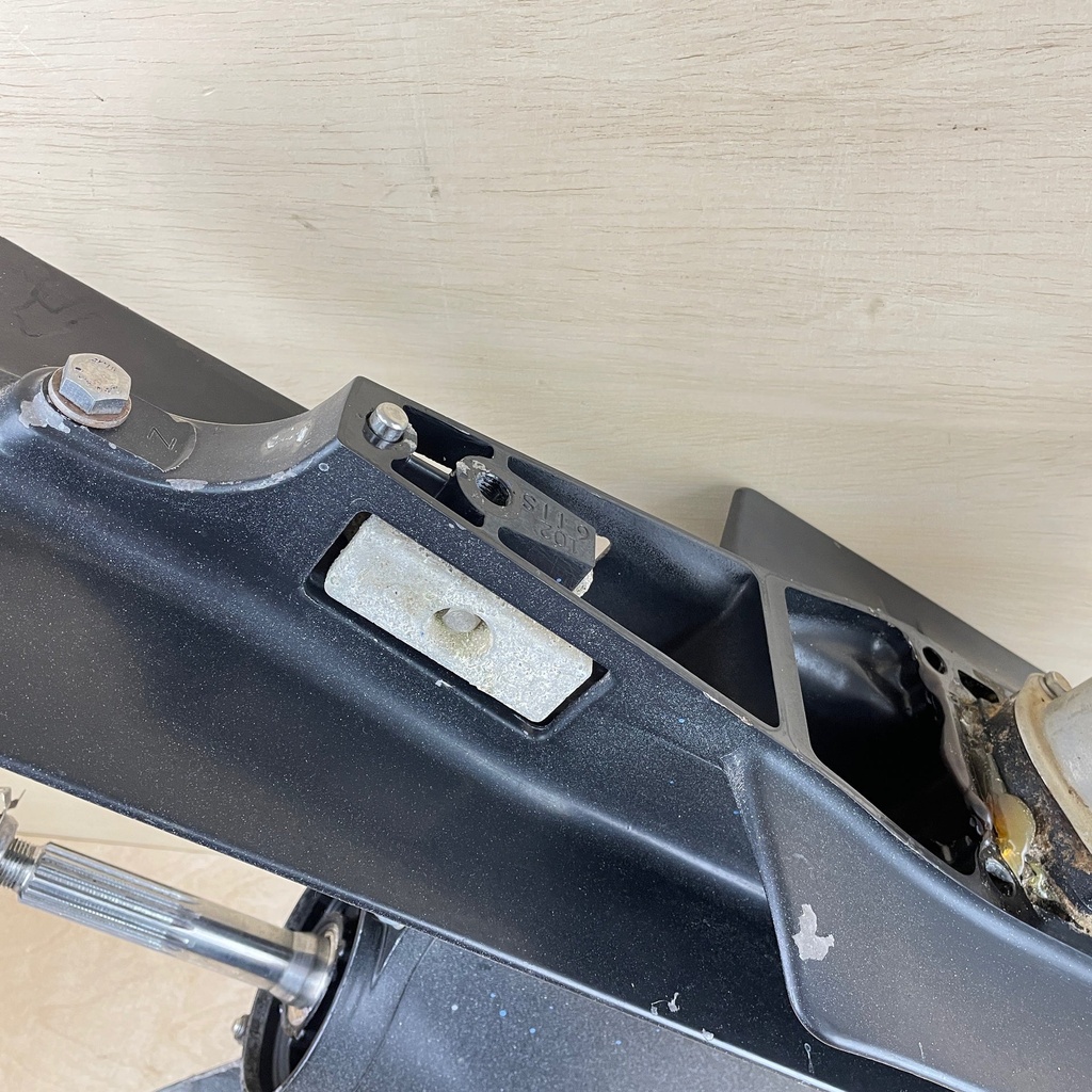 2004 Mercury 75HP 4 Stroke Outboard 20" L Lower Unit Gear Case 2.33:1 888845T03 