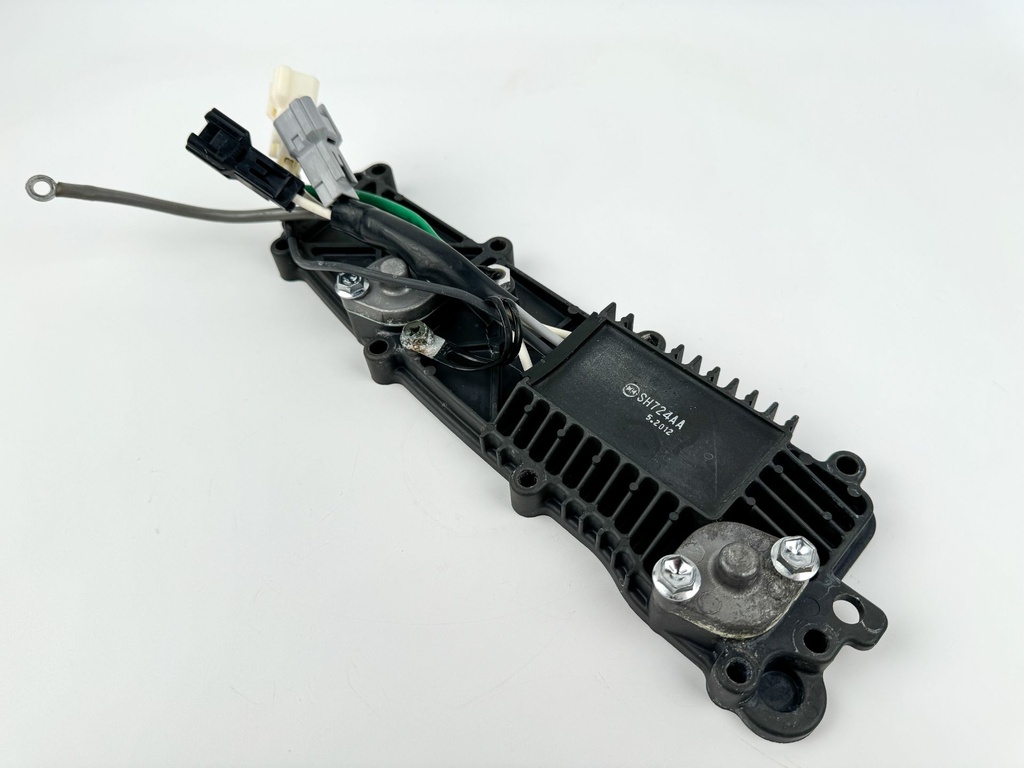 2005 Suzuki 140 HP 4 Stroke Outboard Rectifier & Regulator 32800-90J20 OEM