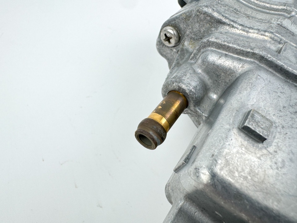 2005 Suzuki 140 HP 4 Stroke Outboard Vapor Separator Tank VST 15600-90J01 OEM