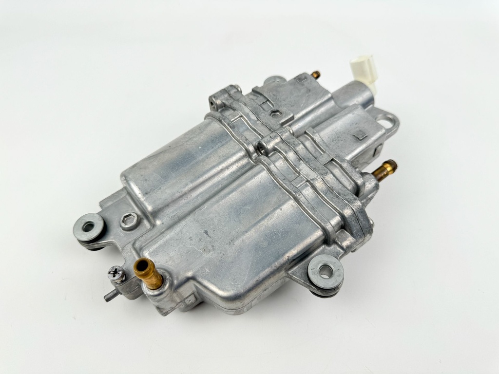 2005 Suzuki 140 HP 4 Stroke Outboard Vapor Separator Tank VST 15600-90J01 OEM