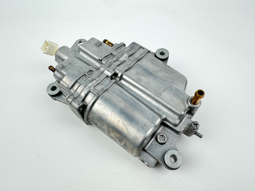 2005 Suzuki 140 HP 4 Stroke Outboard Vapor Separator Tank VST 15600-90J01 OEM