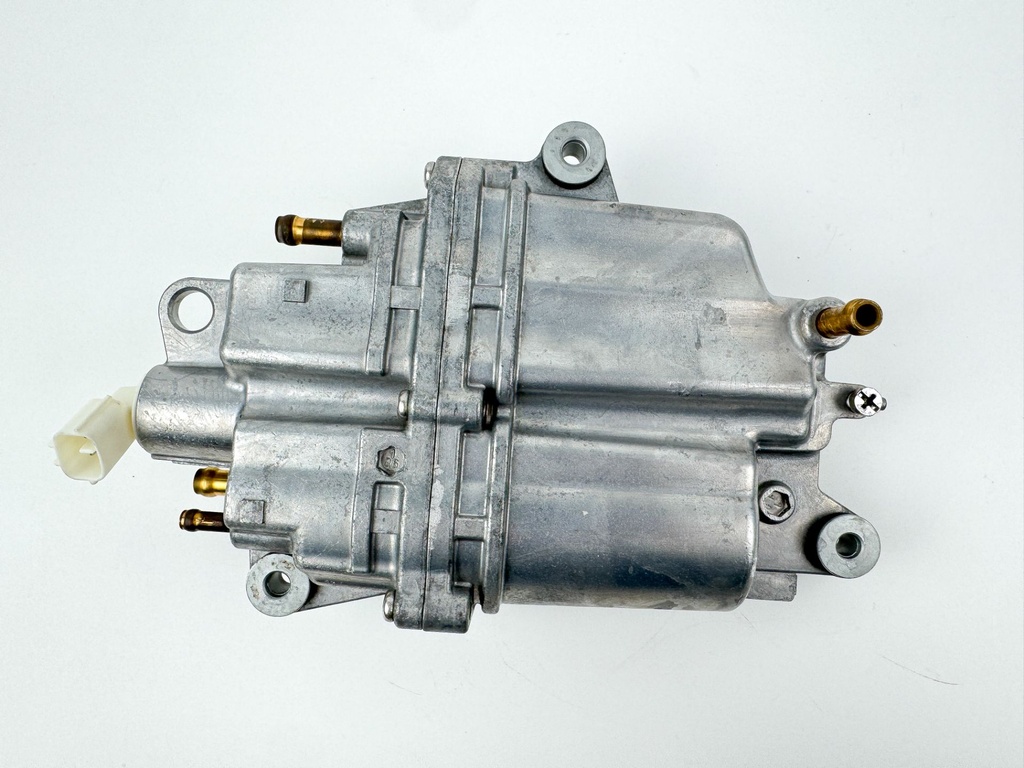 2005 Suzuki 140 HP 4 Stroke Outboard Vapor Separator Tank VST 15600-90J01 OEM