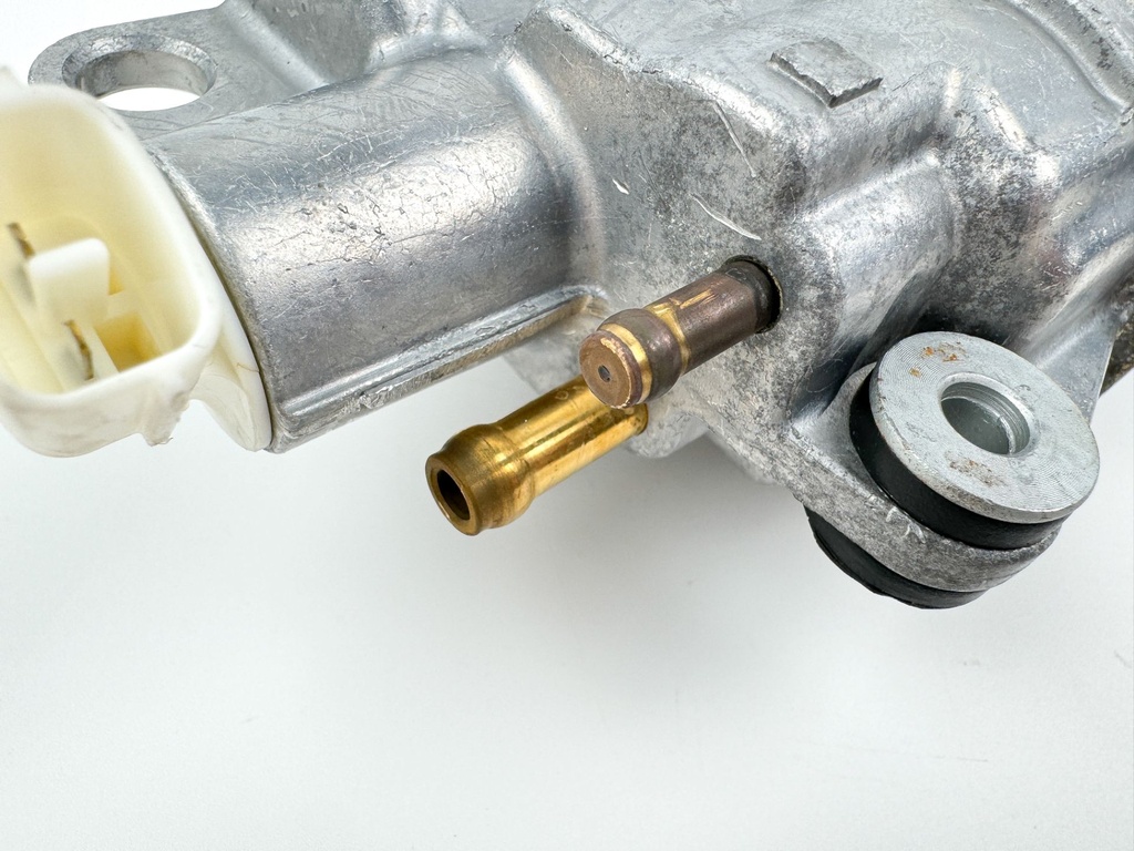 2005 Suzuki 140 HP 4 Stroke Outboard Vapor Separator Tank VST 15600-90J01 OEM