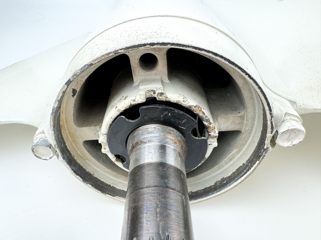 2002-2011 Suzuki 140 HP 4 Stroke Outboard 25" Lower Unit Gear Case RH