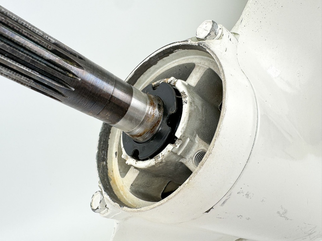 2002-2011 Suzuki 140 HP 4 Stroke Outboard 25" Lower Unit Gear Case RH