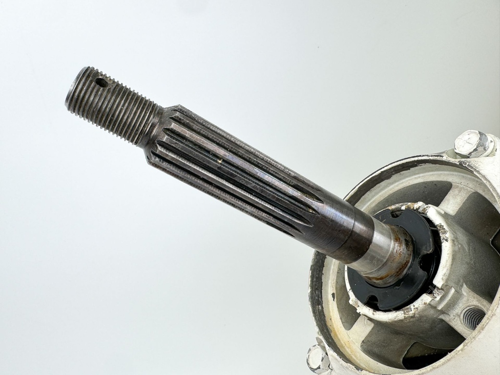 2002-2011 Suzuki 140 HP 4 Stroke Outboard 25" Lower Unit Gear Case RH