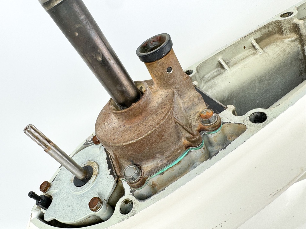 2002-2011 Suzuki 140 HP 4 Stroke Outboard 25" Lower Unit Gear Case RH