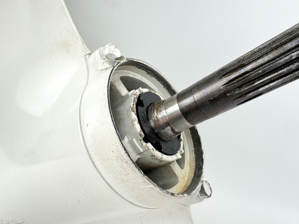 2002-2011 Suzuki 140 HP 4 Stroke Outboard 25" Lower Unit Gear Case RH