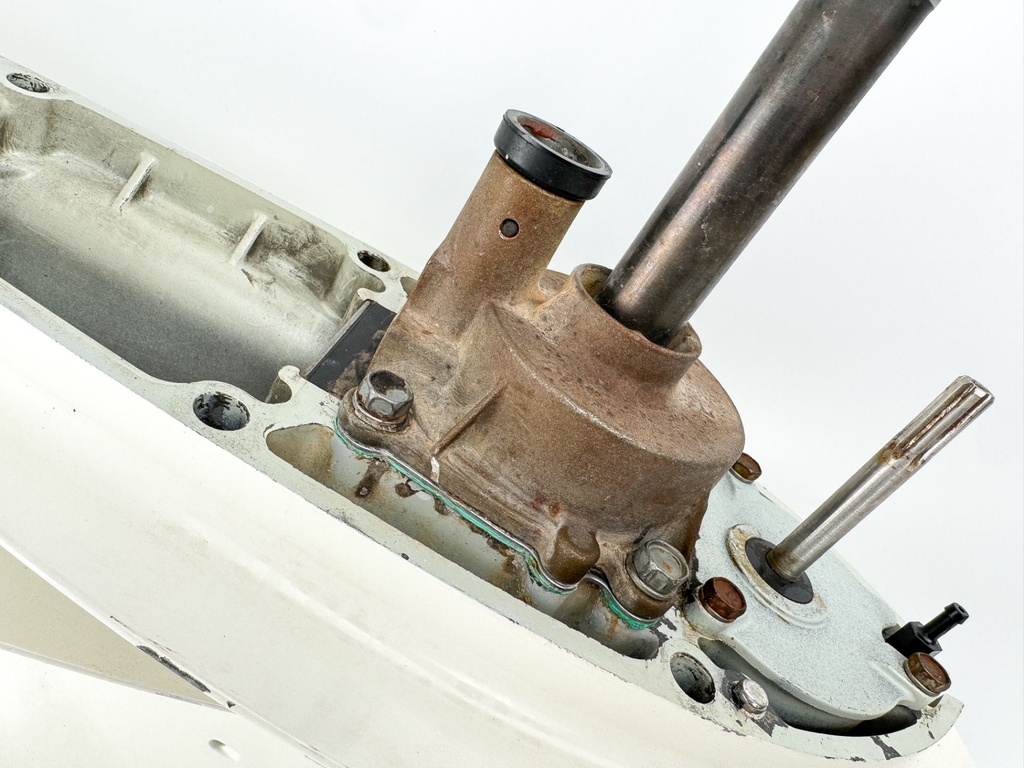 2002-2011 Suzuki 140 HP 4 Stroke Outboard 25" Lower Unit Gear Case RH