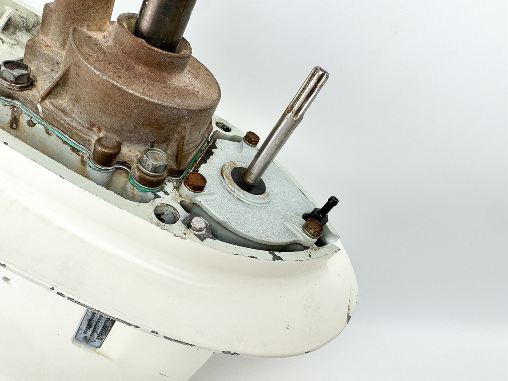 2002-2011 Suzuki 140 HP 4 Stroke Outboard 25" Lower Unit Gear Case RH