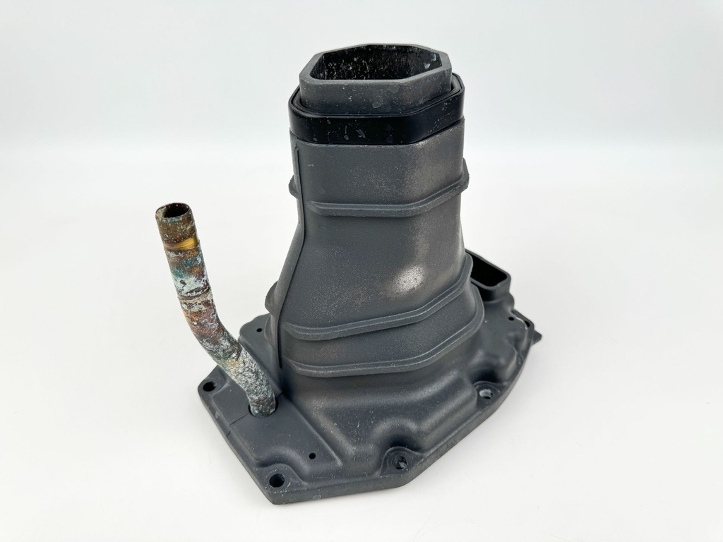 2012 Yamaha 150 HP 4 Stroke Outboard Exhaust Muffler 63P-14711-01-9S OEM