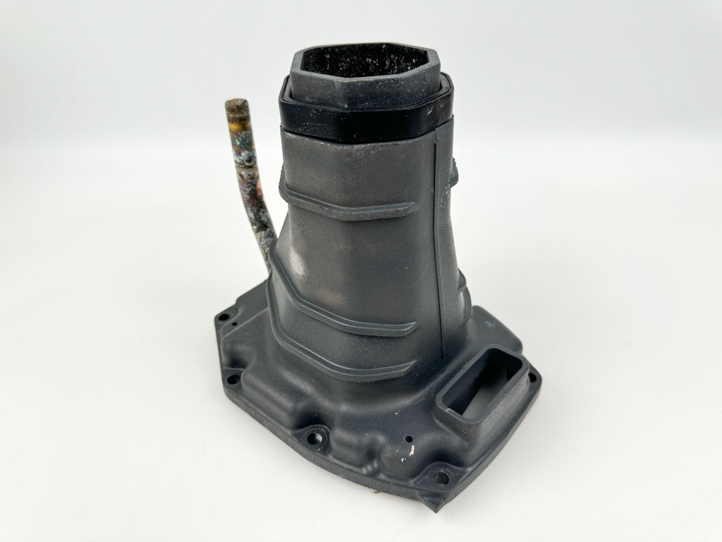 2012 Yamaha 150 HP 4 Stroke Outboard Exhaust Muffler 63P-14711-01-9S OEM