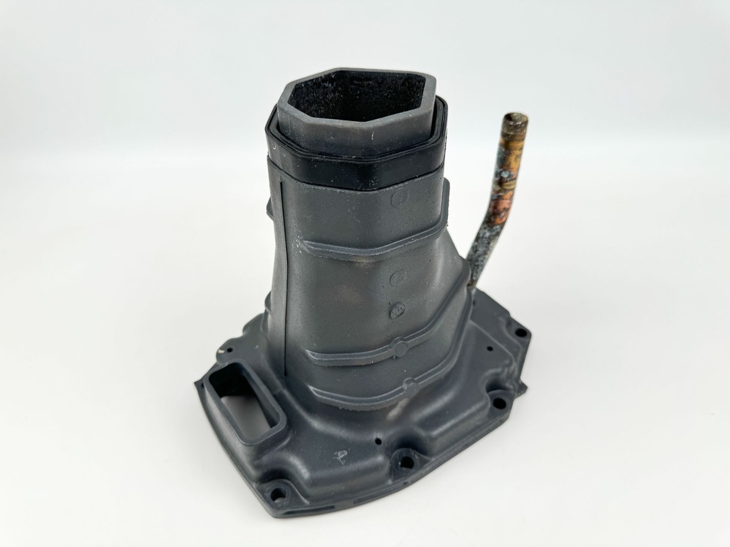 2012 Yamaha 150 HP 4 Stroke Outboard Exhaust Muffler 63P-14711-01-9S OEM