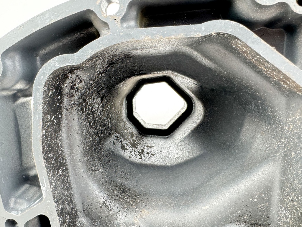 2012 Yamaha 150 HP 4 Stroke Outboard Exhaust Muffler 63P-14711-01-9S OEM