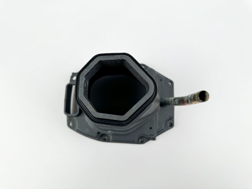 2012 Yamaha 150 HP 4 Stroke Outboard Exhaust Muffler 63P-14711-01-9S OEM