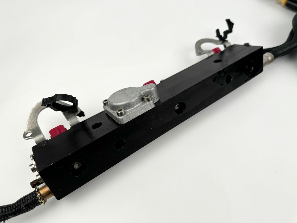 2000 Mercury 200 HP 2 Stroke Outboard Fuel Injector Set W/ Rail 858259A1 OEM